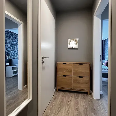 Rh 4*